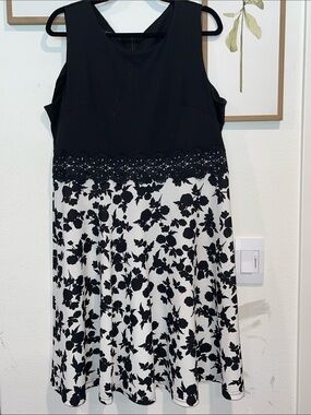 Black and White Floral Lace-Trim Sleeveless Dress